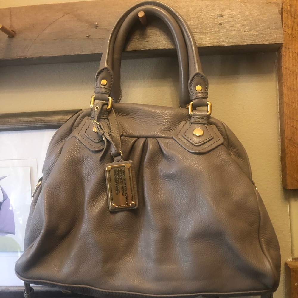 Marc Jacobs purse. Inside has pen marks, outside of purse in perfect condition.